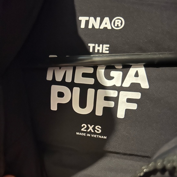 Aritzia super puff vest - Picture 2 of 4